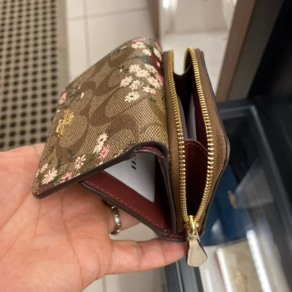 Trifold Wallet With Dandelion Floral - Picture 2 of 8